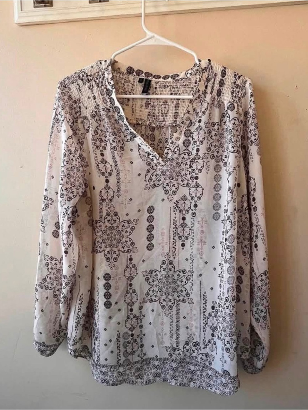 Maurices Size L Black and White Patterned Long Sleeve Blouse
